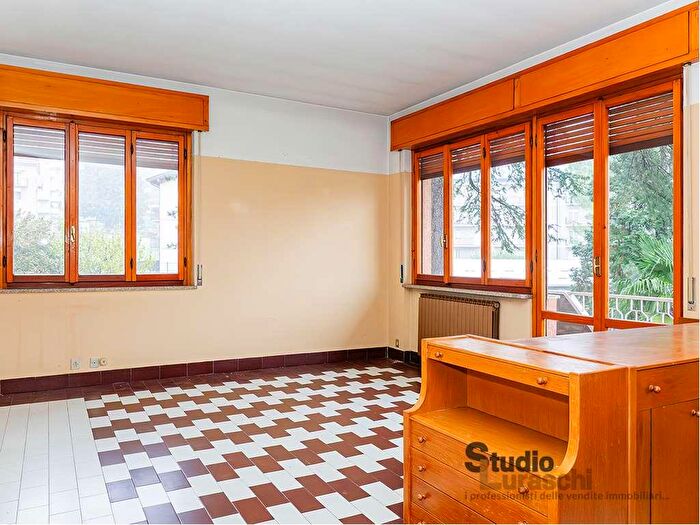 Appartamento trilocale in vendita in Via FLli Calvi, Calolziocorte