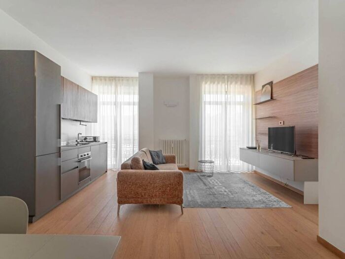 Appartamento trilocale in affitto in Corso Di Porta Romana, Missori, Milano