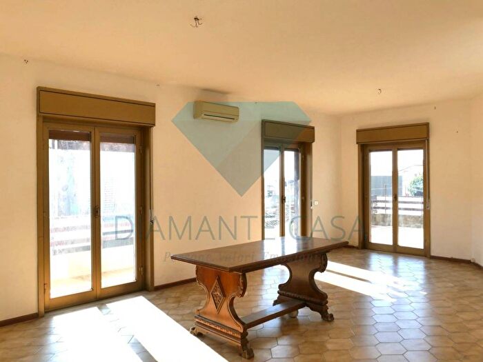 Appartamento con 5 locali in affitto in Via Trieste, Centro, Aci Castello