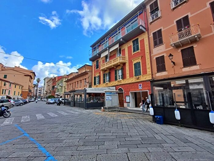 Appartamento con 8 locali in vendita in Corso Colombo, Sestri Levante