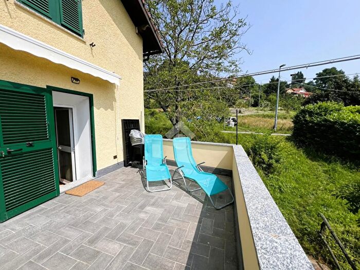 Casa con 5 locali in vendita in Via col di Lana, Mignanego