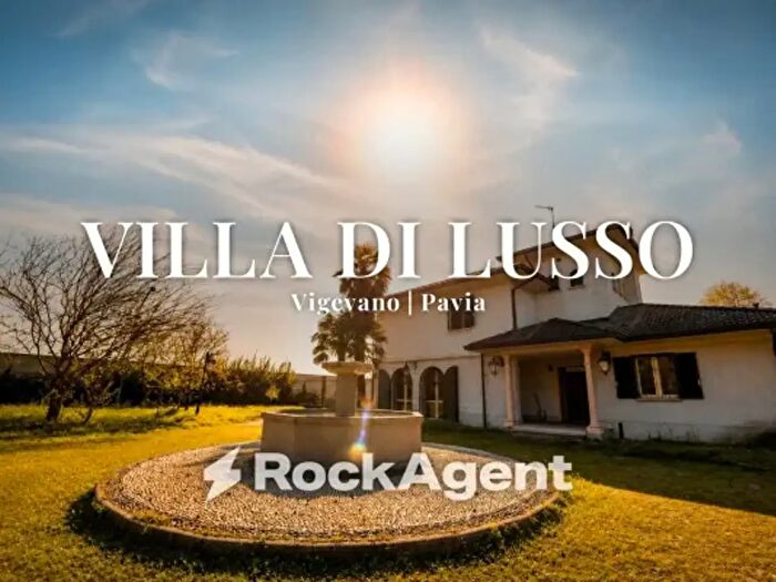 Casa con 6 locali in vendita in Corso Genova, Vigevano