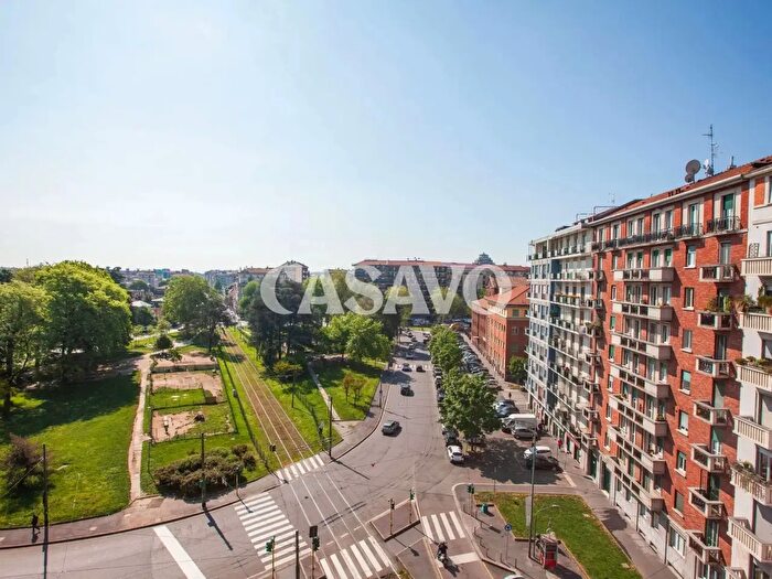 Appartamento trilocale in vendita in Piazzale Brescia, Milano