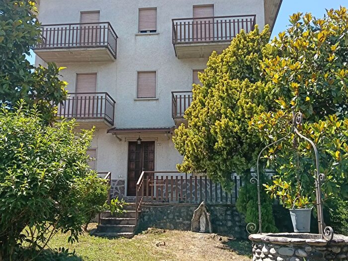 Casa con 8 locali in vendita in Rota DImagna