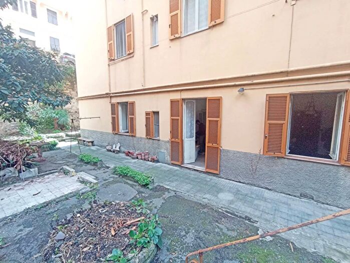 Appartamento con 5 locali in vendita in Zona San Fruttuoso Genova, Genova