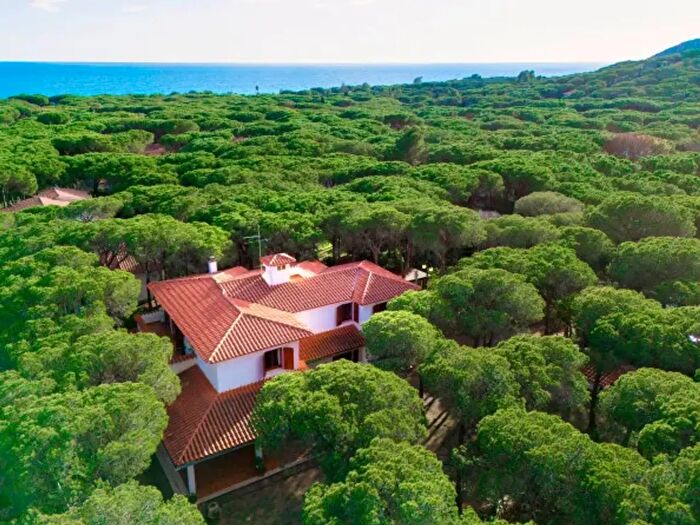 Casa con 6 locali in vendita in Pula