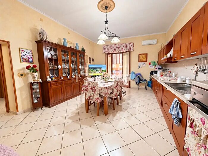 Appartamento trilocale in vendita in Via Giuseppe Garibaldi, Giugliano In Campania