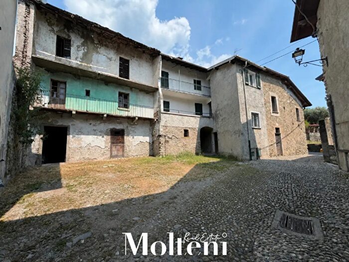 Casa con 6 locali in vendita in Sant' Antonio, Mandello Del Lario