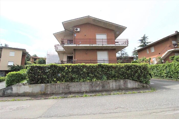 Appartamento con 6 locali in vendita in Dante Alighieri, Aulla
