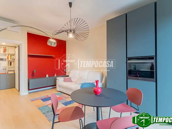 Appartamento trilocale in vendita in Via Arbe, Milano