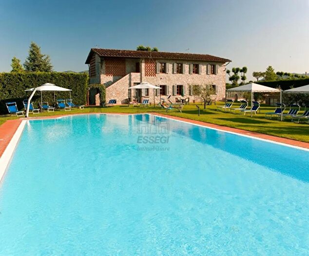 Casa con 20 locali in vendita in Via di Rocchino, Lucca