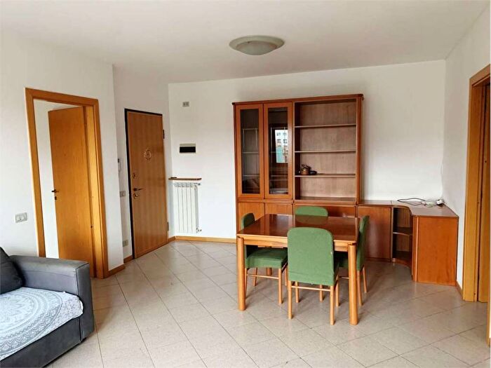 Appartamento trilocale in affitto in Via della Clementina, Celadina Boccaleone, Bergamo