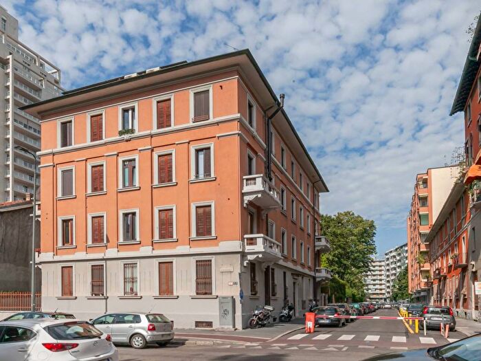 Appartamento trilocale in affitto in Via Angera, Maggiolina, Milano