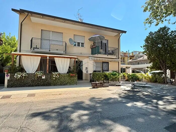 Appartamento trilocale in vendita in Viale Talete, Cesenatico