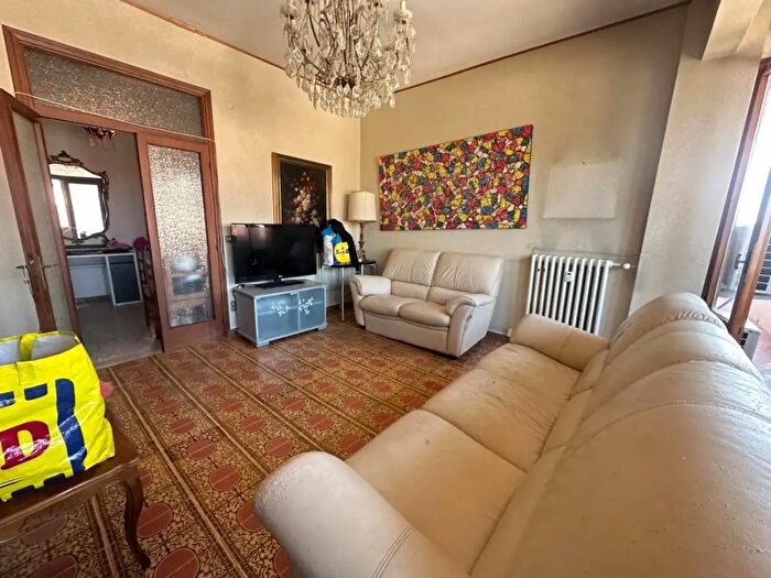Appartamento con 5 locali in vendita in Empoli