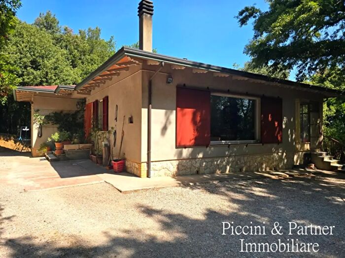 Casa con 7 locali in vendita in Via Cinque Cerri, Bettona