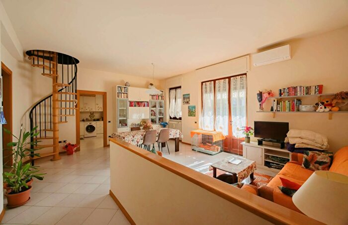 Casa quadrilocale in vendita in Albiate