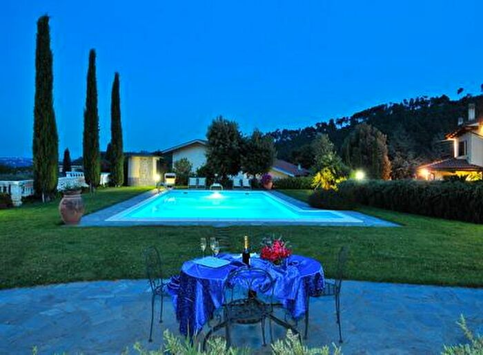 Casa con 17 locali in vendita in Buti