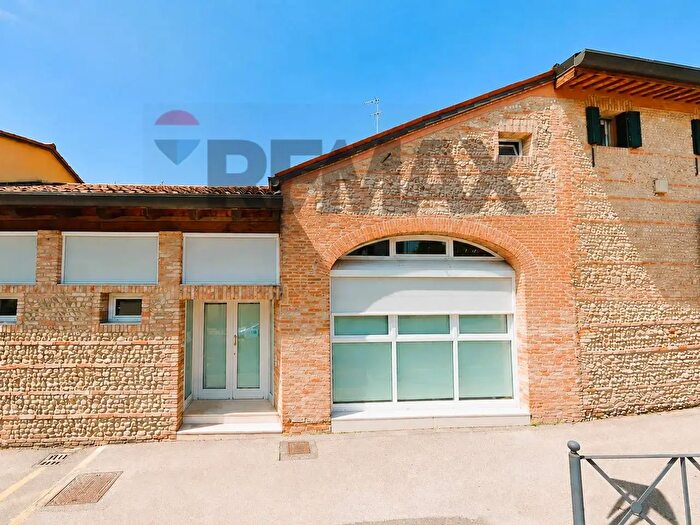 Casa con 9 locali in vendita in Via Borgo Treviso, Cittadella