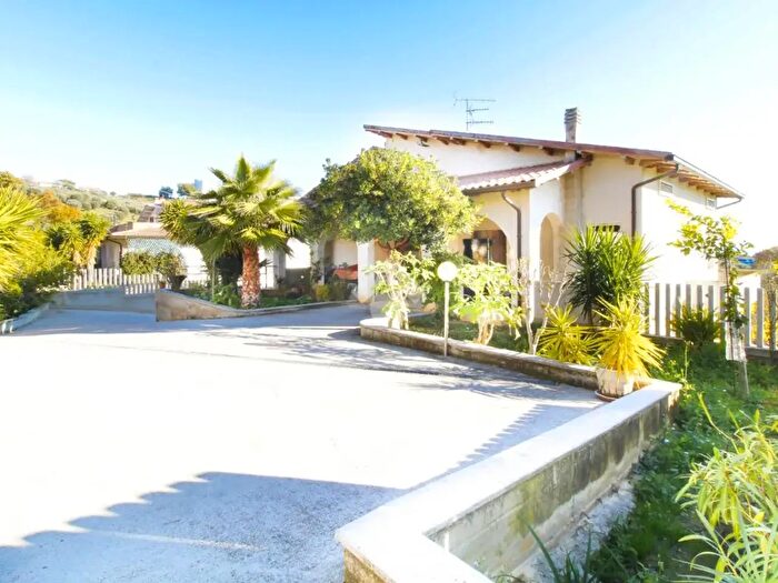 Casa con 8 locali in vendita in Via Settecolli, Tortoreto