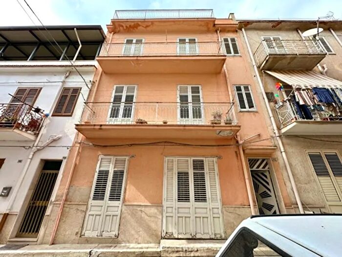 Casa con 6 locali in vendita in Partinico Via Alcide De Gasperi, Partinico