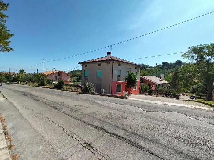Casa con 8 locali in vendita in Via Ciommi, Castel Frentano