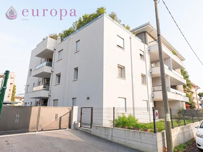 Appartamento quadrilocale in vendita in Via Cappuccini, Pordenone