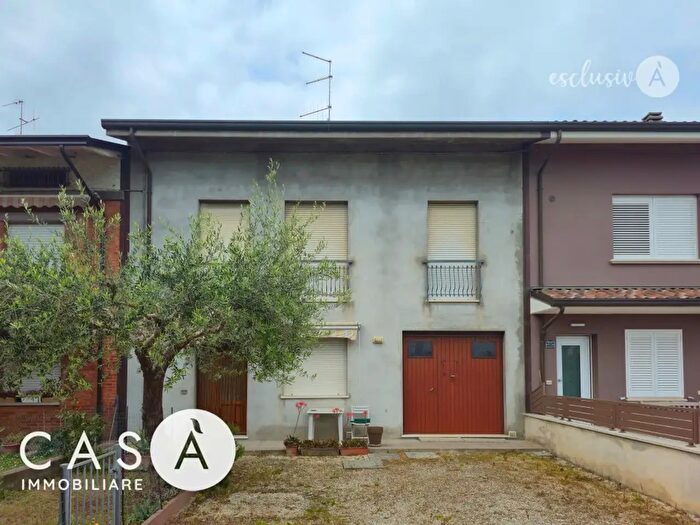 Casa con 8 locali in vendita in Cesenatico