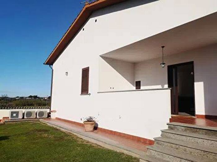 Casa trilocale in affitto in Via Delle Azalee, Pescia Romana, Montalto di Castro