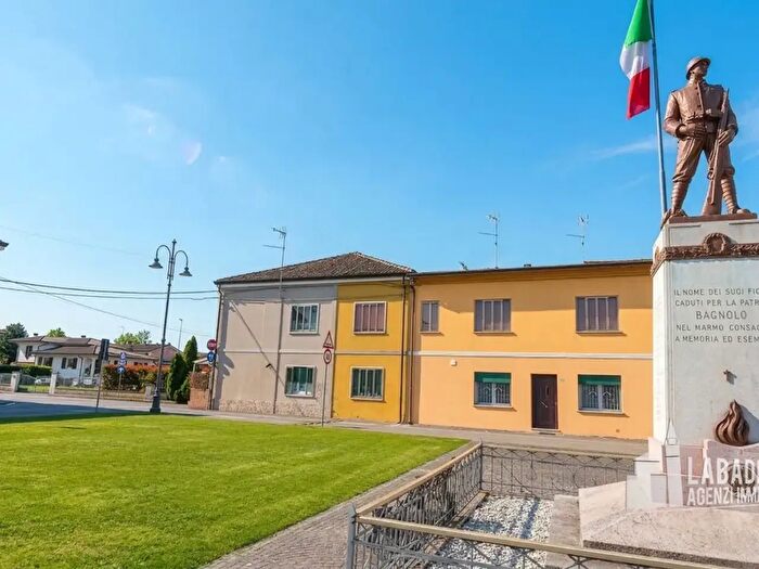 Casa con 5 locali in vendita in Piazza Guglielmo Marconi, Bagnolo Di Po