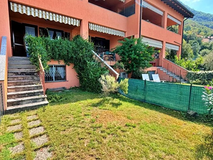 Appartamento quadrilocale in vendita in Via degli Ulivi, Varenna