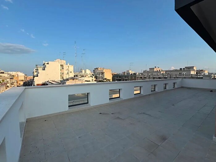 Appartamento trilocale in affitto in Via Benedetto Cairoli, Bari