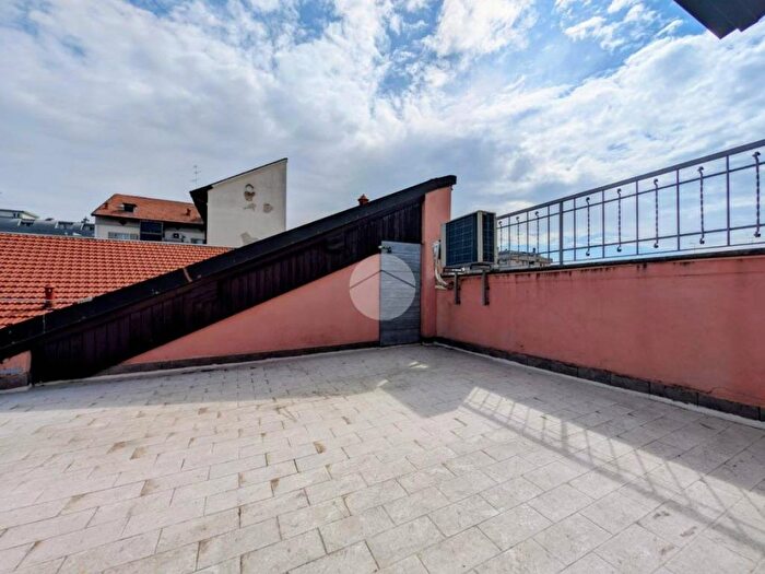 Appartamento bilocale in affitto in Via Giuseppe Candiani, Dergano, Milano