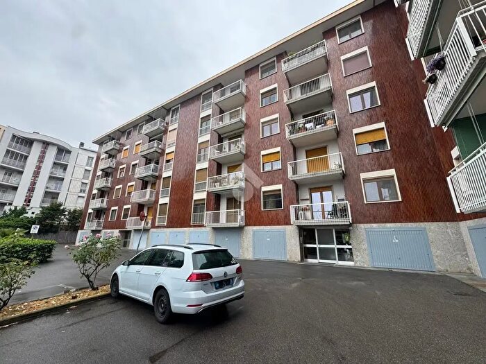 Appartamento trilocale in vendita in Via Chinotto, Novara