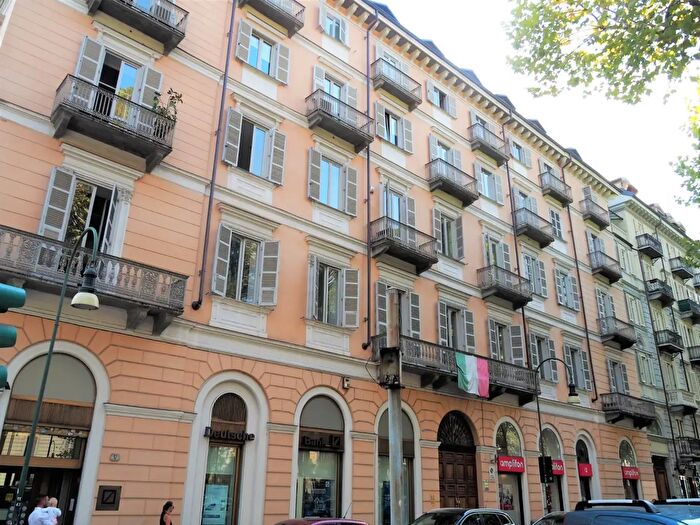 Appartamento con 9 locali in affitto in Corso Vittorio Emanuele II, Torino