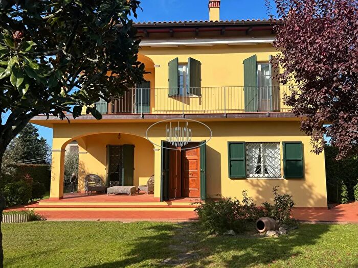 Casa con 8 locali in vendita in Castelfranco Piandiscò