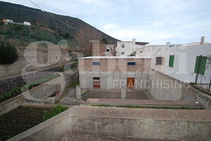 Casa quadrilocale in vendita in Barone, Santa Marina Salina