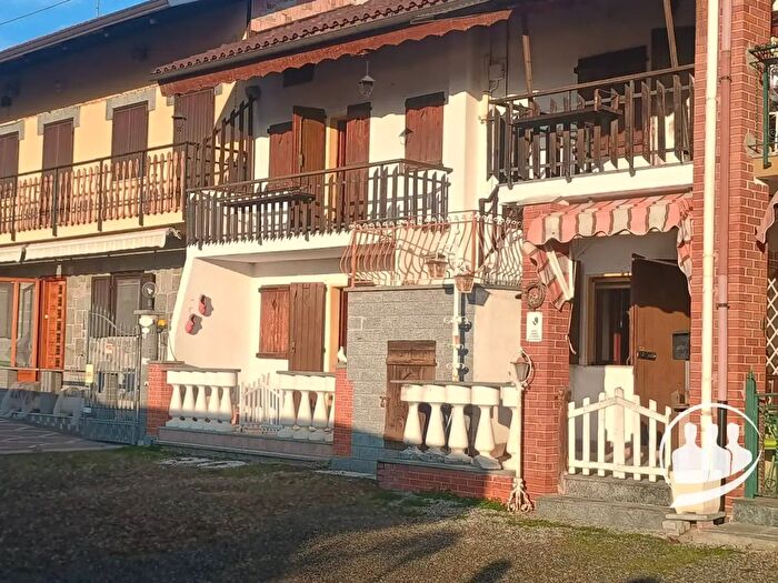 Casa con 6 locali in vendita in Rivara