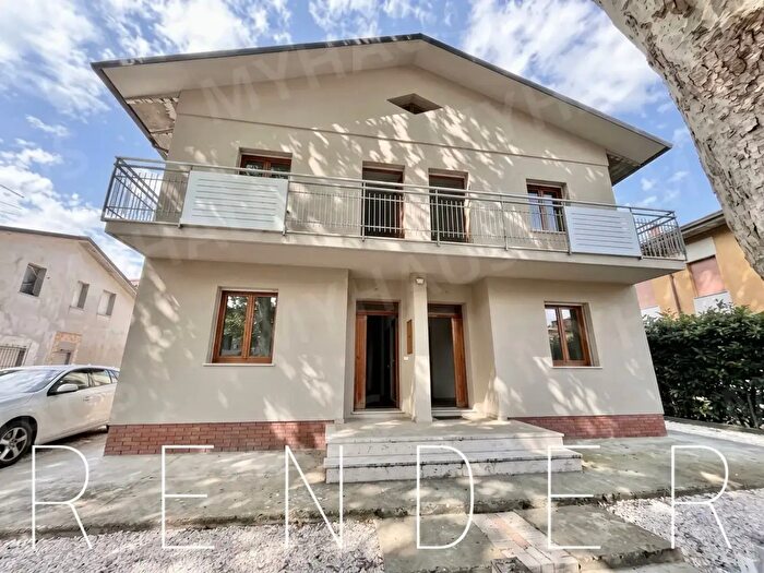 Casa con 6 locali in vendita in Via Talete, Cesenatico