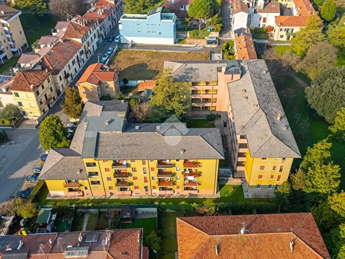 Appartamento quadrilocale in vendita in Via dei Grolli, Verona