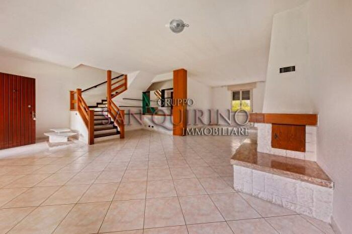 Casa con 5 locali in vendita in Via Buonarroti, Novi Di Modena