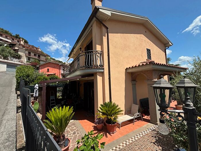 Casa quadrilocale in vendita in Via Fontana delle Cannetacce, Montecompatri