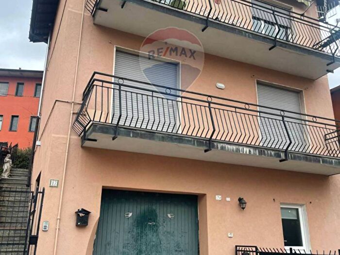Appartamento con 5 locali in affitto in via del Vallone, Centro, Luino