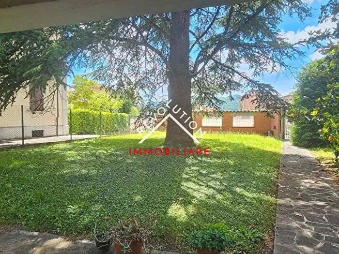 Casa con 18 locali in vendita in Via della Tina, Citta' Di Castello