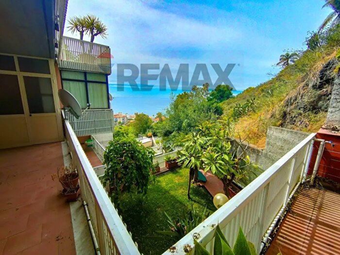 Appartamento con 5 locali in vendita in Via Mauro Maugeri, Aci Castello