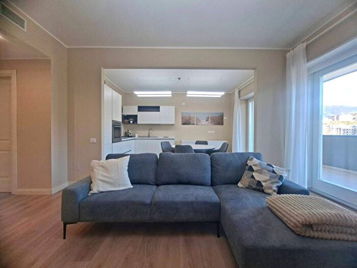 Appartamento quadrilocale in affitto in Viale Antonio Gramsci, Carmine, Salerno