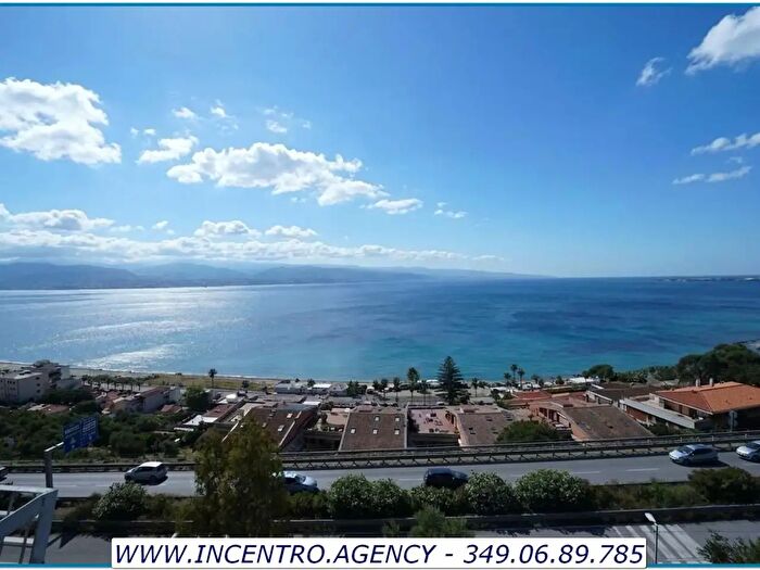 Appartamento con 9 locali in vendita in Via Panoramica dello Stretto, Messina