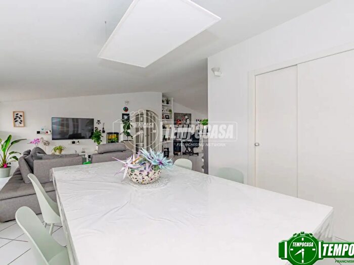 Appartamento quadrilocale in vendita in Via Mentana, Voghera