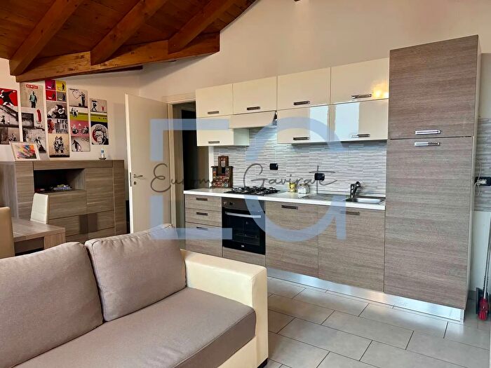 Casa bilocale in vendita in Via Rossi, Gavirate