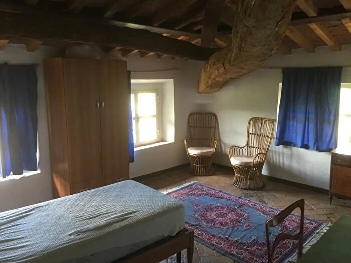 Casa con 8 locali in vendita in Calci